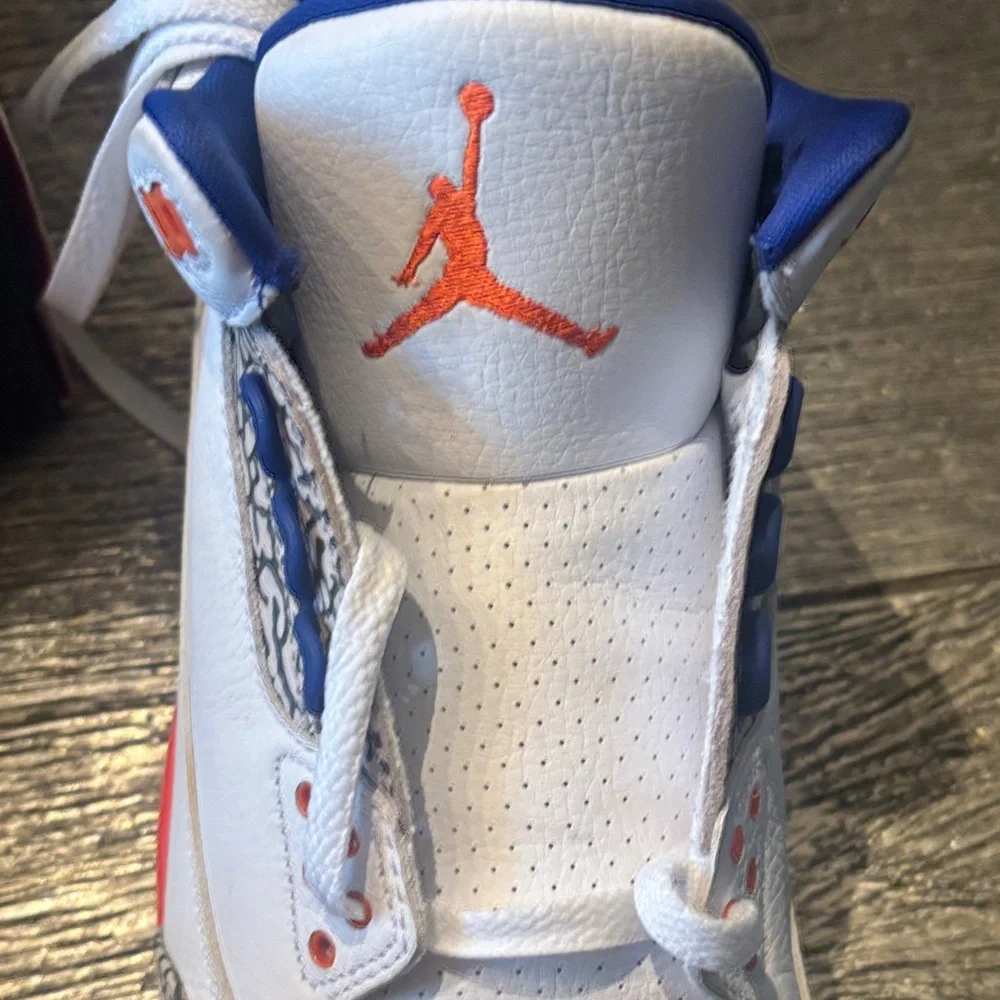 Air Jordan Retro 3 "Knicks" edition with orange and blue colorway - Picture 5 of 9